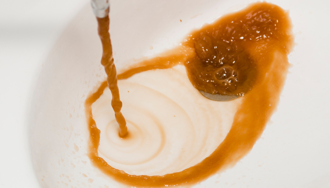 eau du robinet brune